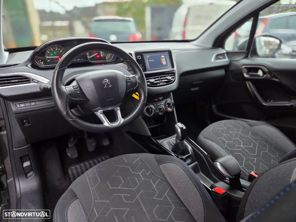 Peugeot 2008 1.2 PureTech Signature - 12