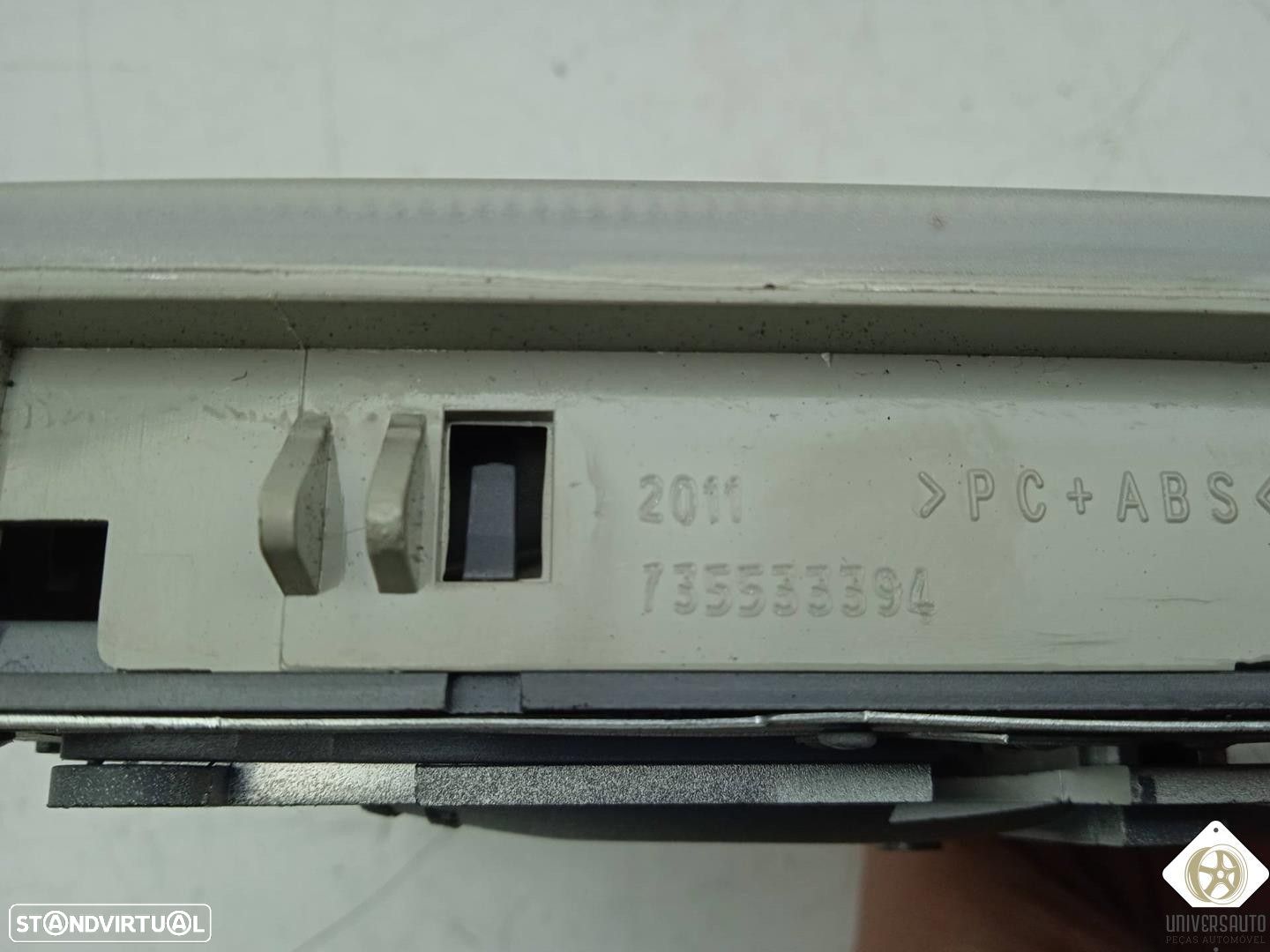 LUZ INTERIOR FIAT GRANDE PUNTO 2011 - 1