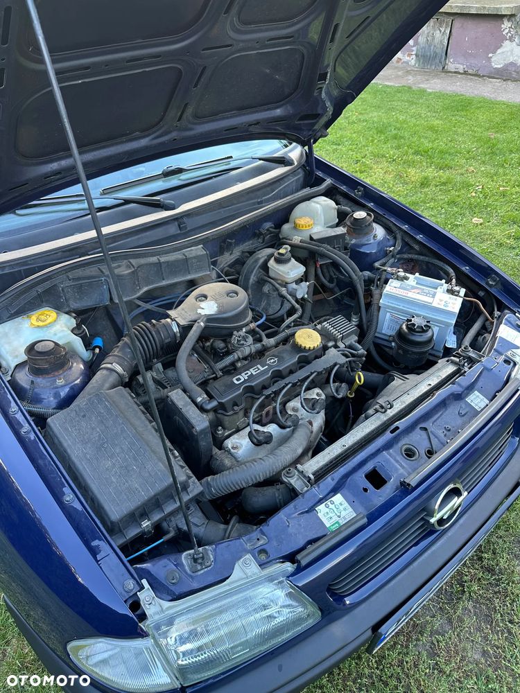 Opel Astra 1.6 - 11