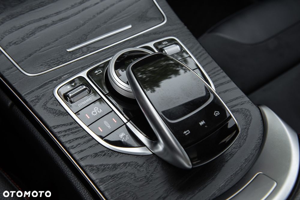 Mercedes-Benz Klasa C AMG 43 4Matic AMG TCT 9G - 28