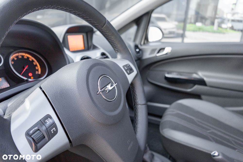 Opel Corsa 1.4 16V Edition 150 - 16