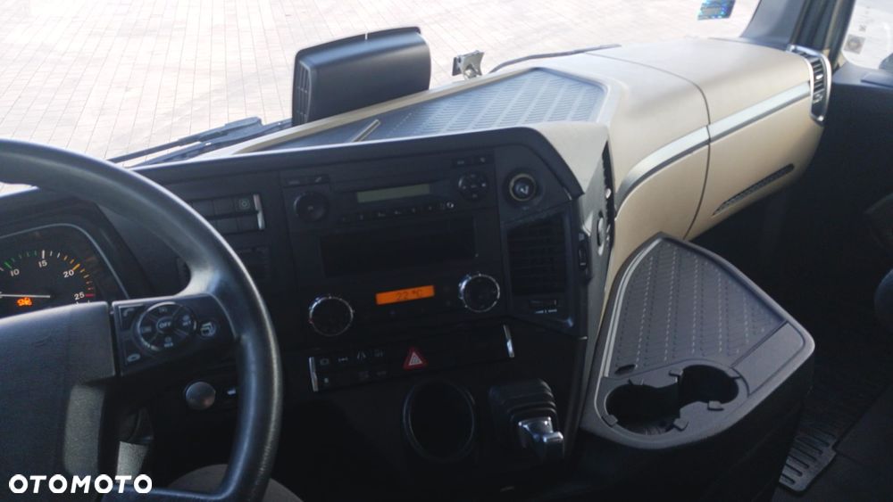 Mercedes-Benz 1845 - 6