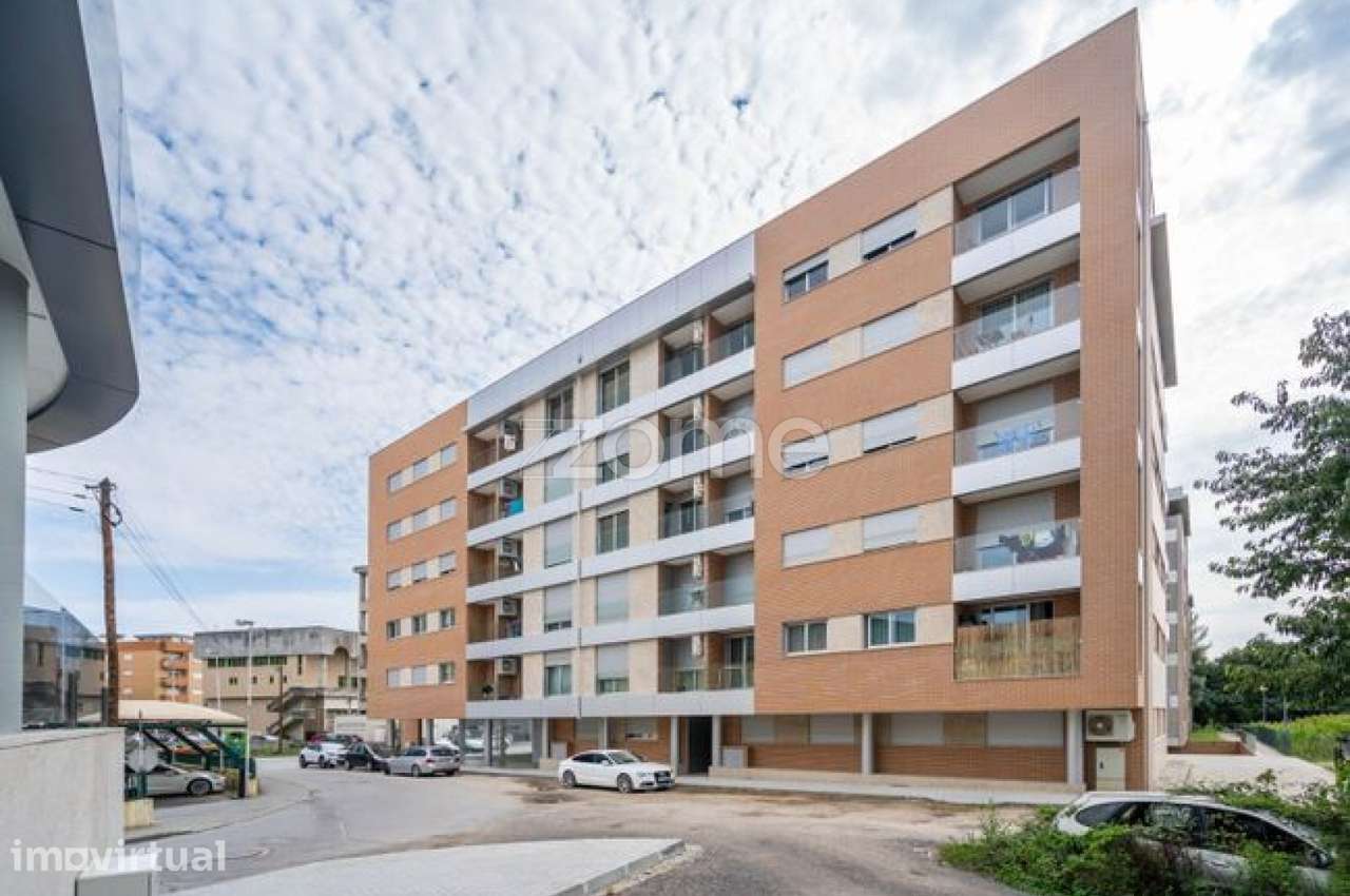 Apartamento T3 Como Novo - Vila Verde - Grande imagem: 2/24