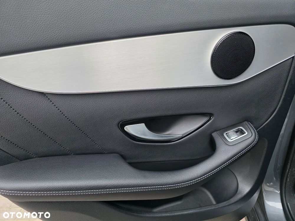 Mercedes-Benz GLC 250 4Matic 9G-TRONIC AMG Line - 27