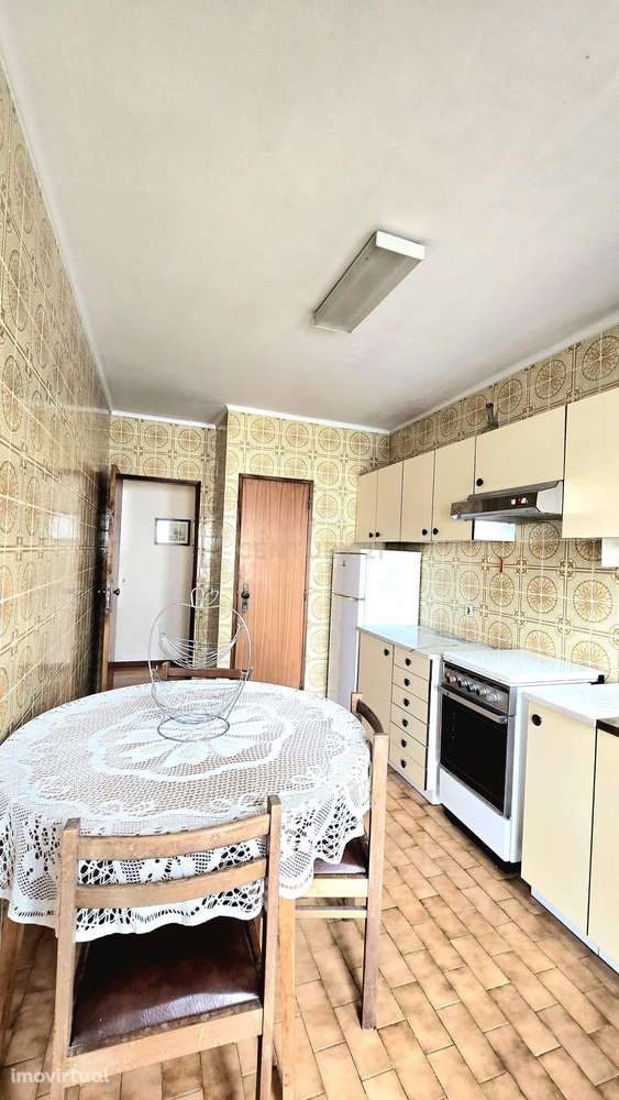 Vende-se T2 no Centro das Caldas da Rainha – Excelente Localização! - Grande imagem: 2/20