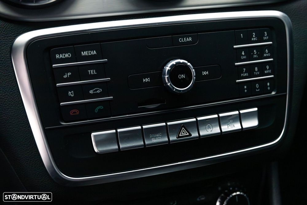 Mercedes-Benz CLA 200 d Shooting Brake AMG Line Aut. - 44