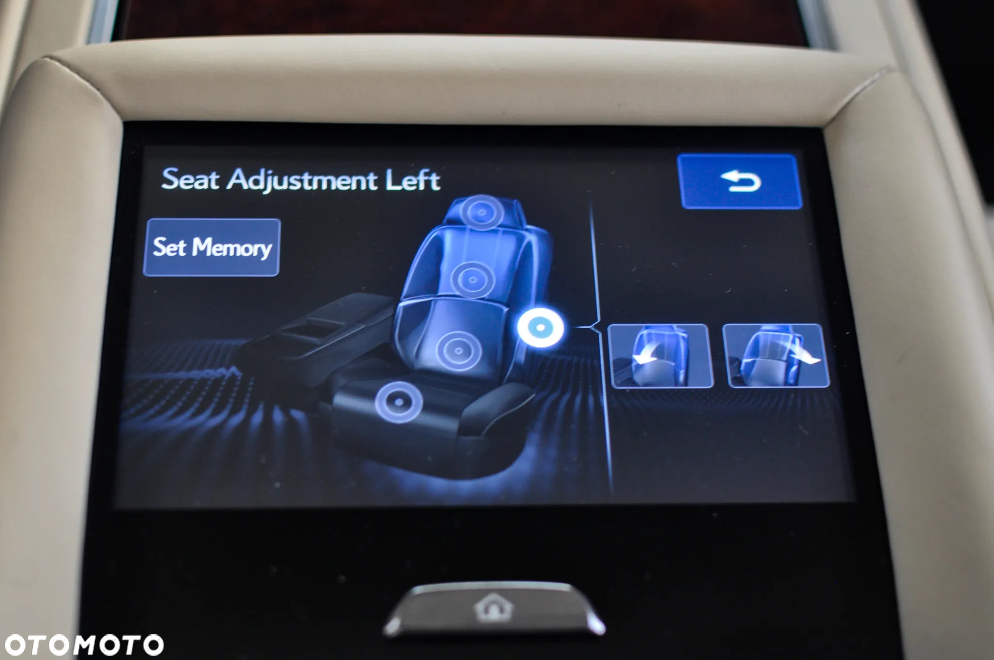 Lexus LS 500h Prestige AWD - 24