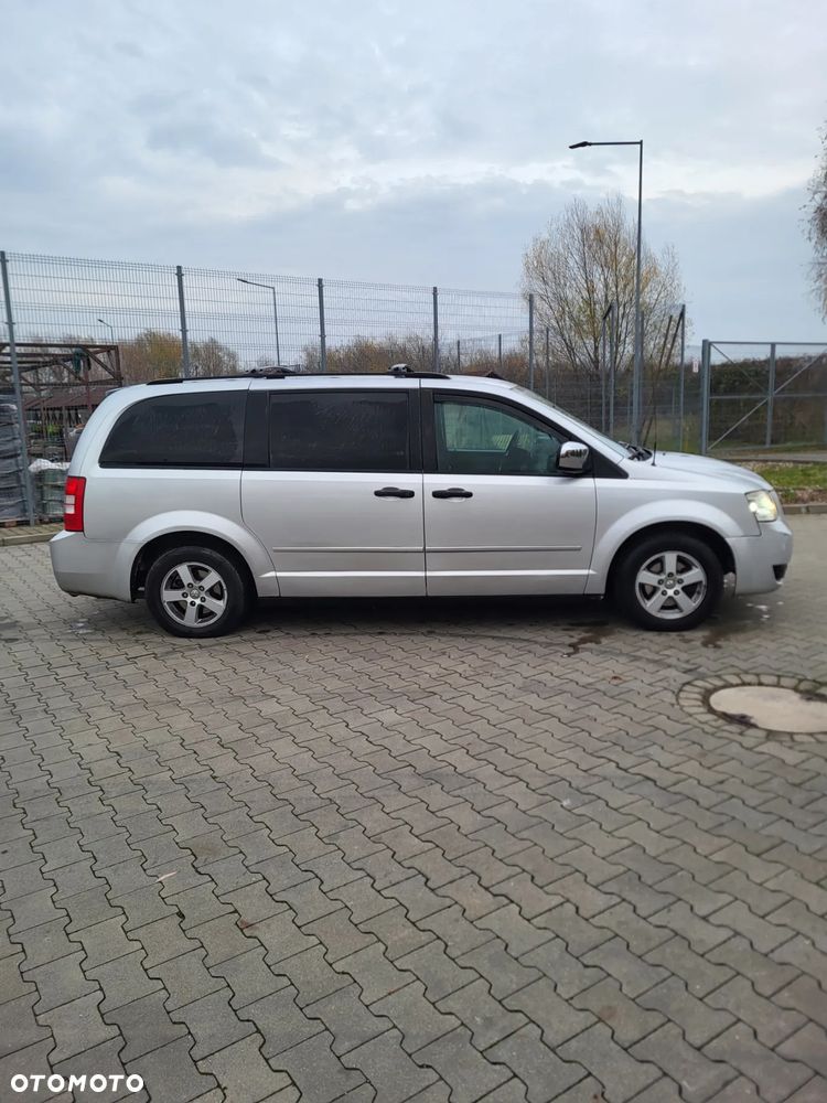 Dodge Grand Caravan - 4