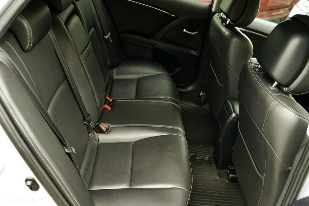 Toyota Avensis - 16
