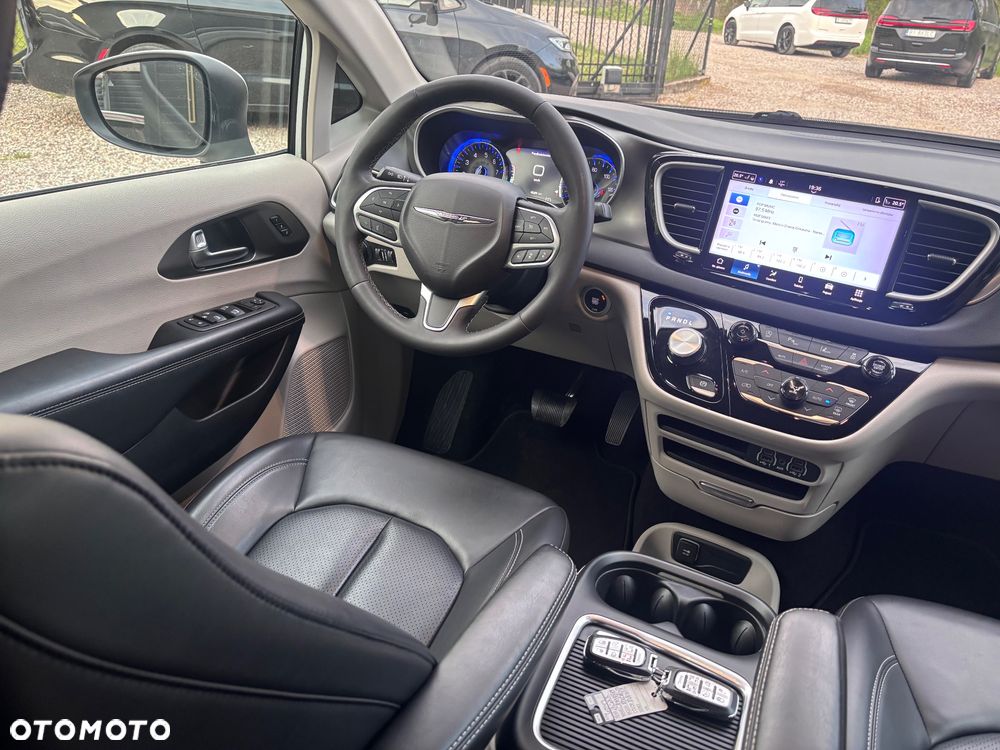 Chrysler Pacifica - 22