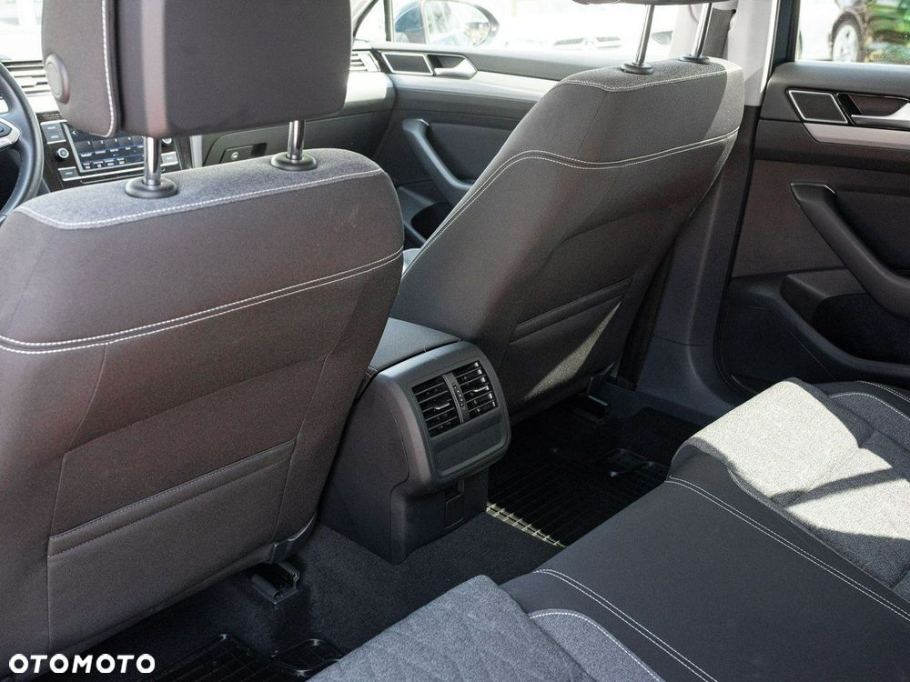 Volkswagen Passat - 21