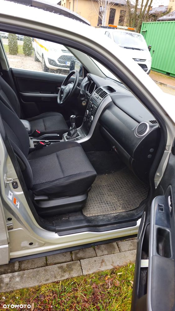 Suzuki Grand Vitara 2.0 - 8