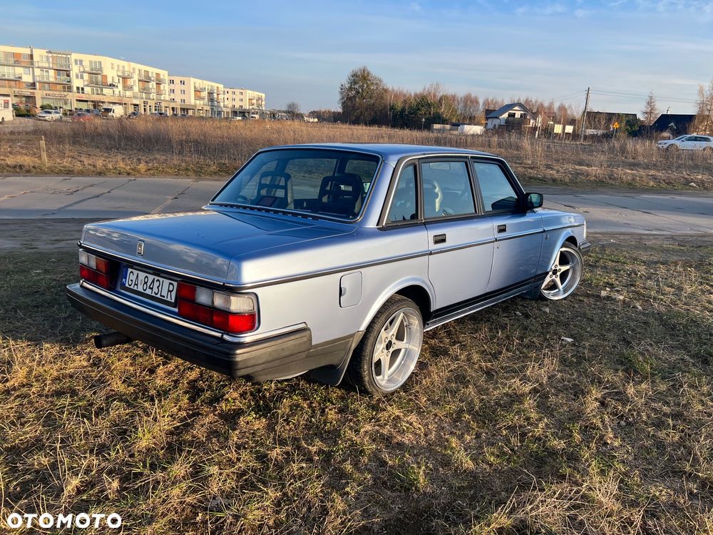 Volvo Seria 200 - 6