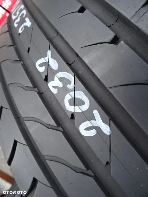 235/60/R17 102V Goodyear Efficient Grip - 10
