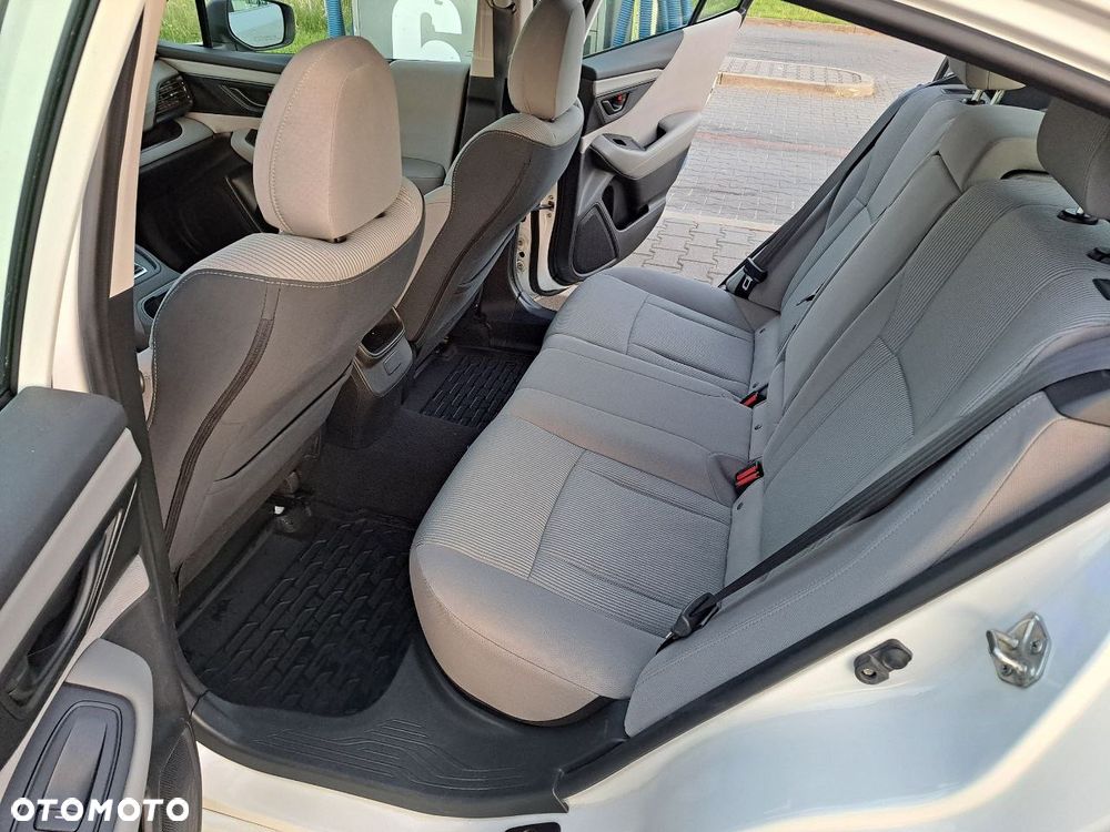 Subaru Legacy - 11
