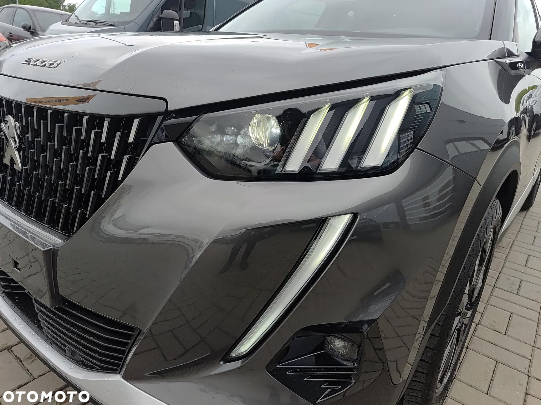 Peugeot 2008 - 11