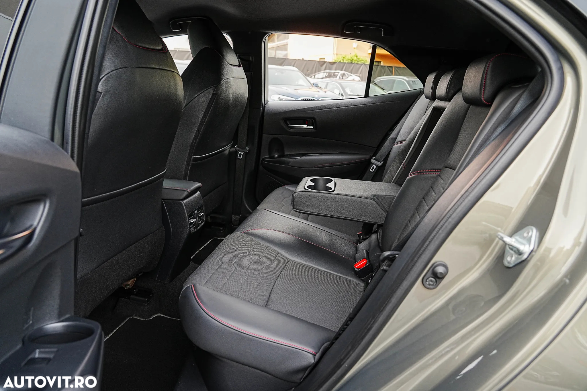 Toyota Corolla 2.0 HSD Exclusive Plus GR Sport Bi-Tone - 17