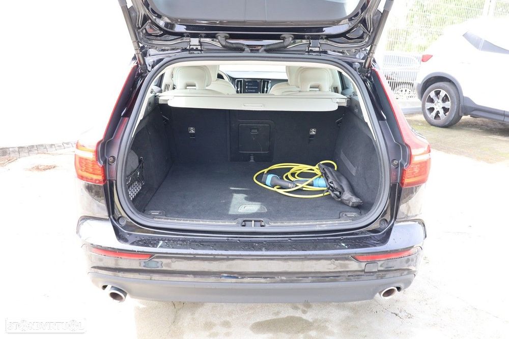 Volvo V60 2.0 T8 AWD TE Momentum Plus - 2