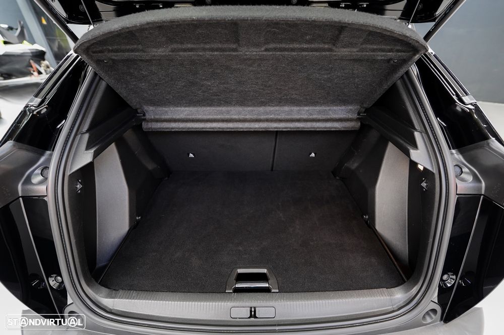 Peugeot 2008 1.2 PureTech Allure EAT8 - 24