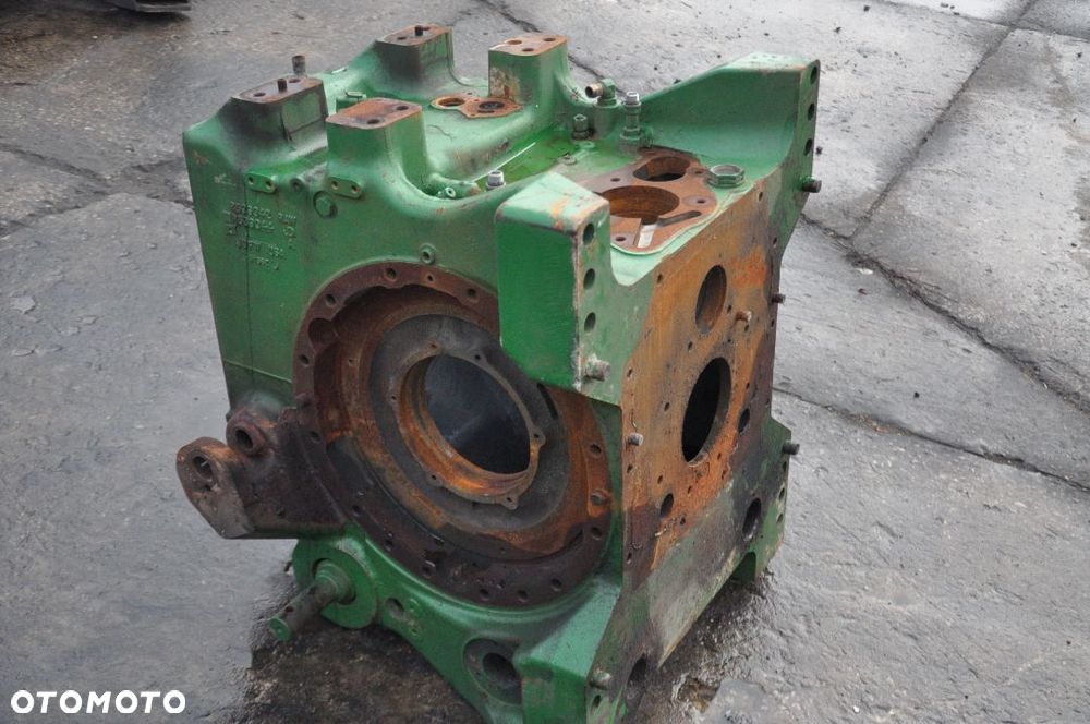 OBUDOWA MOSTU  TYŁ JOHN DEERE 6215R R539342 / R539344 - 1