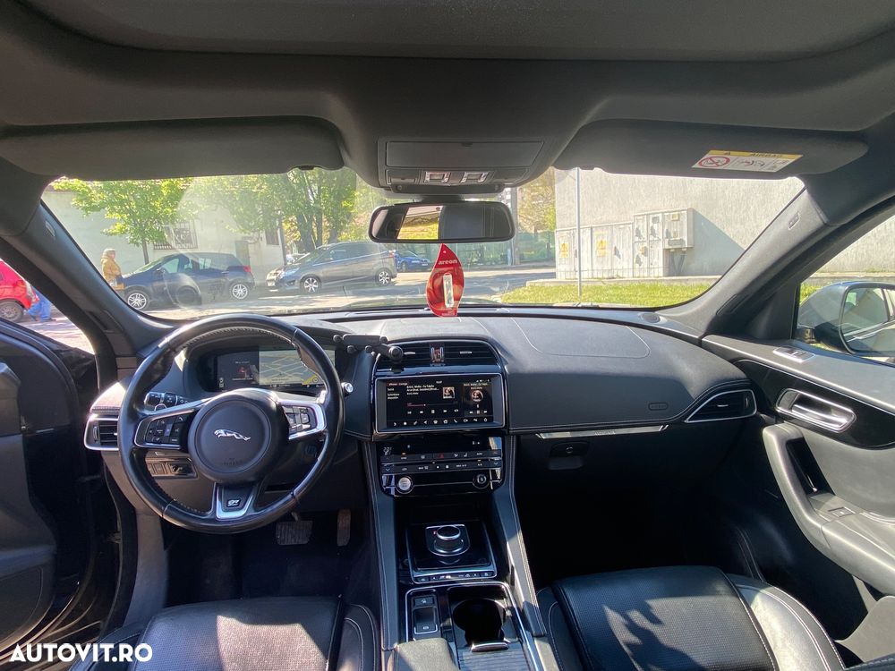 Jaguar F-Pace 20d AWD Aut. R-Sport - 5