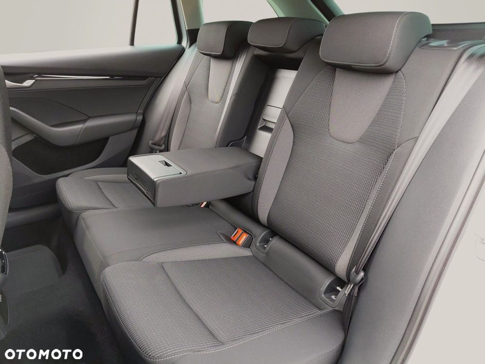Skoda Octavia 1.5 TSI mHEV Selection DSG - 11