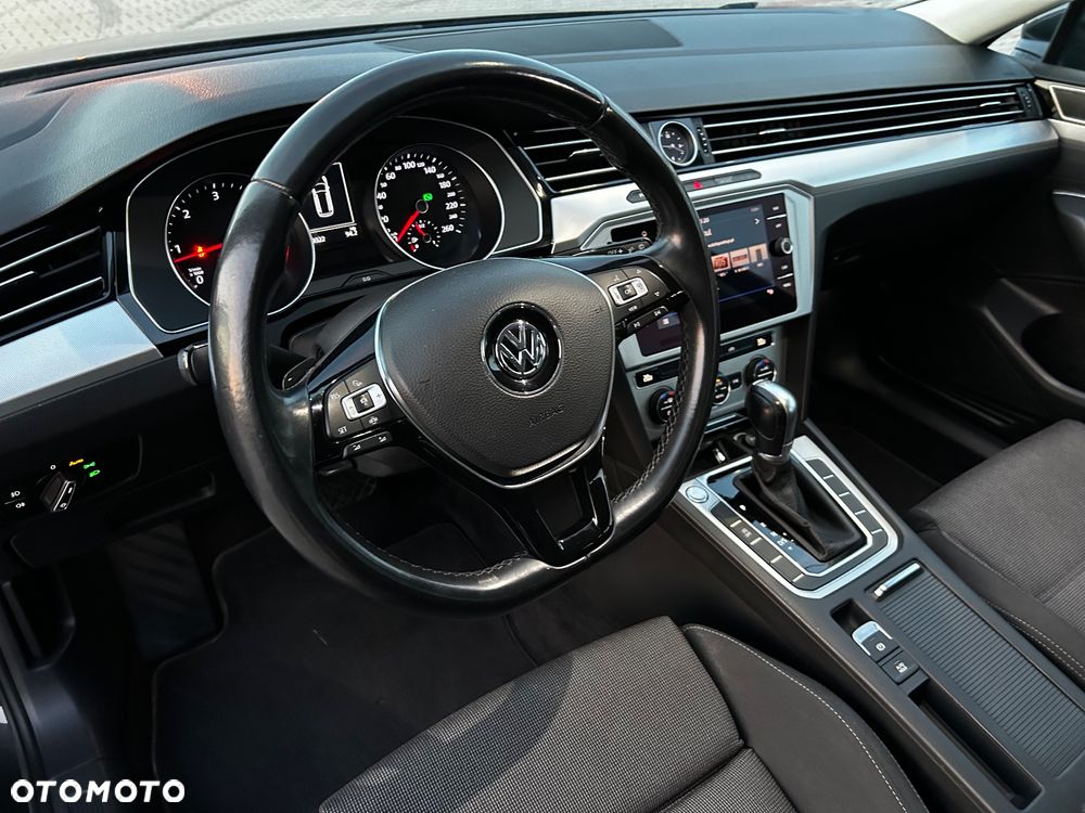 Volkswagen Passat Variant ver-variant-1-6-tdi-scr-dsg-business - 25