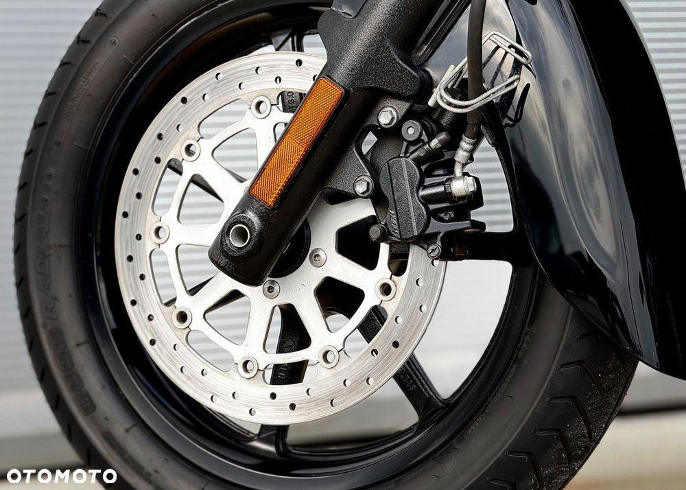 Suzuki Boulevard - 12