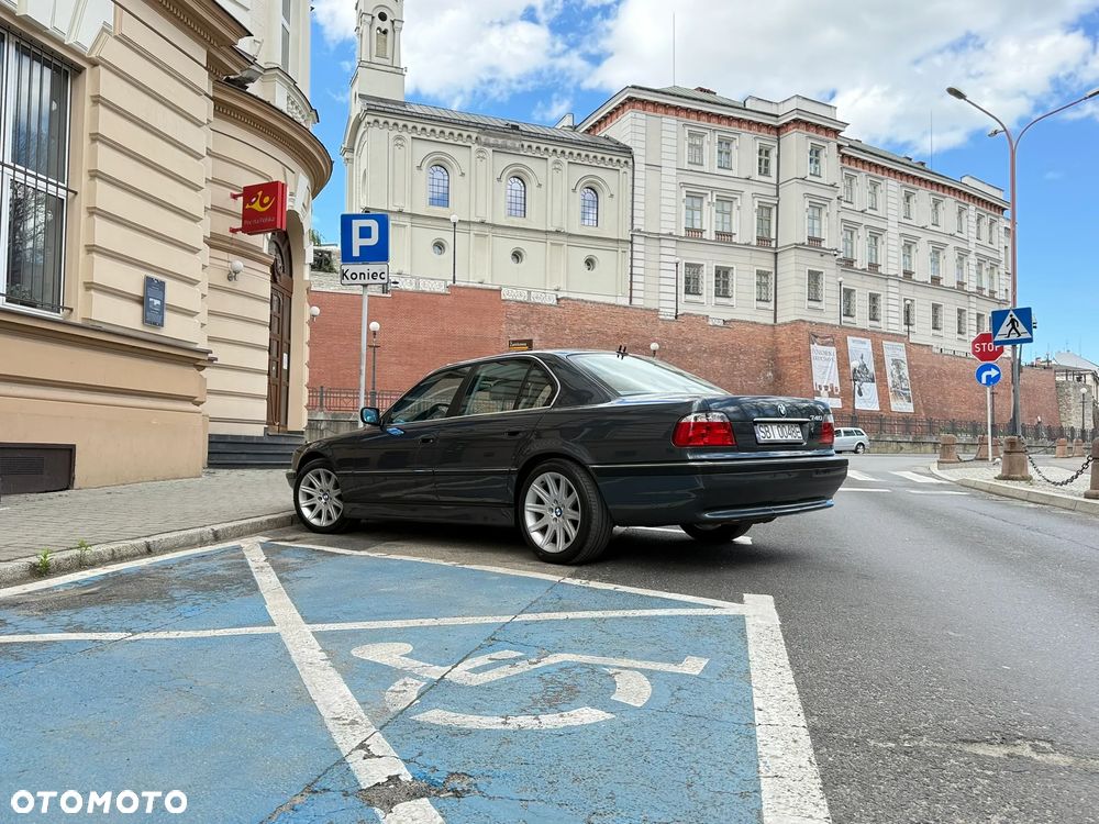 BMW Seria 7 740i - 7