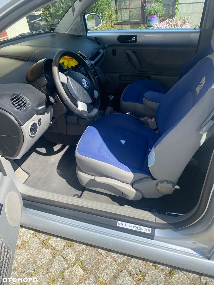 Volkswagen New Beetle - 11
