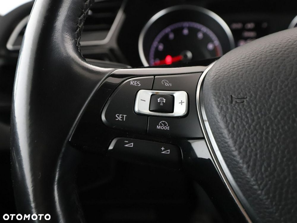 Volkswagen Touran 1.8 TSI BMT Highline DSG - 34