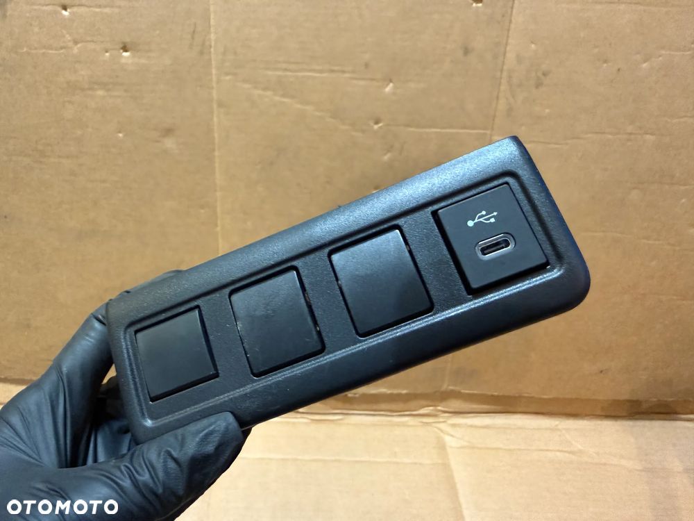 Panel gniazdo port USB-C Toyota Corolla Cross 2025r  86190-12080  55449-16060  OE - 1