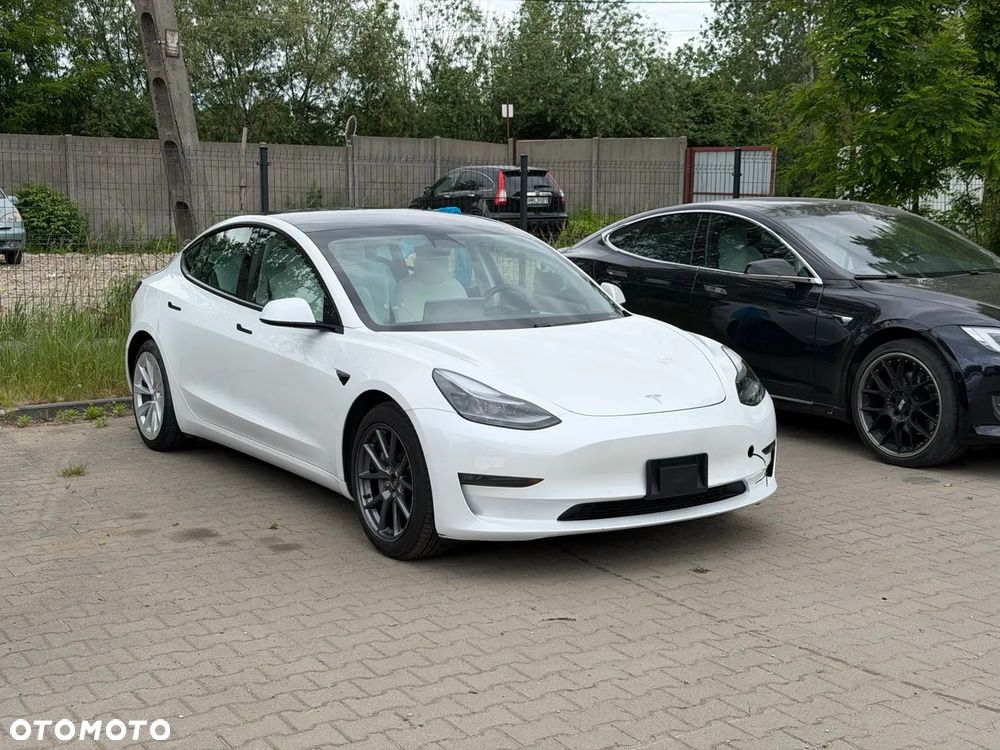 Tesla Model 3 - 1