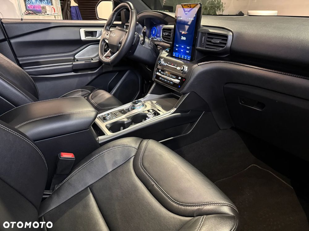 Ford Explorer - 26