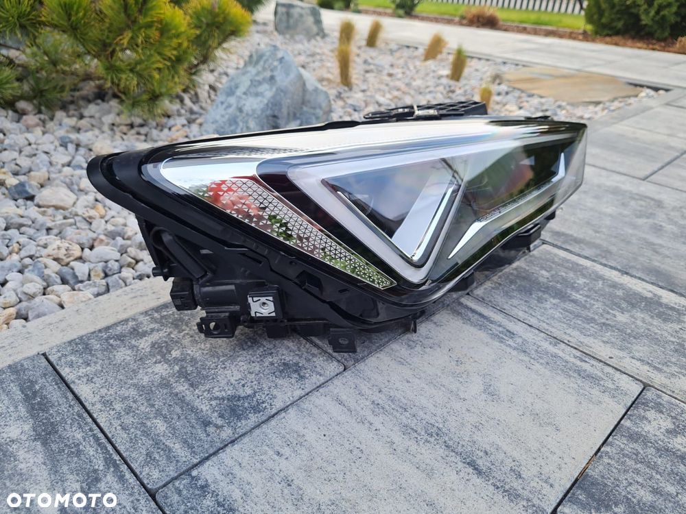 seat cupra leon iv formentor lampa prawa przód full led matrix black 5fb941036b - 3