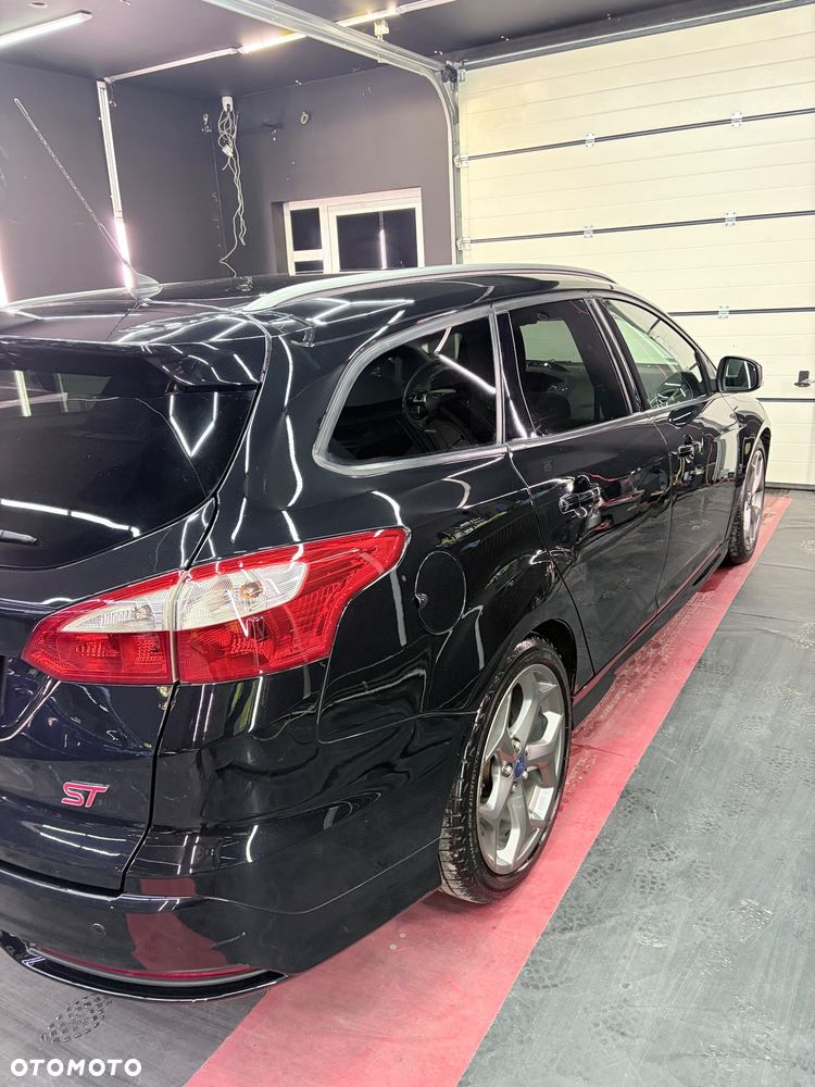 Ford Focus ST - 8