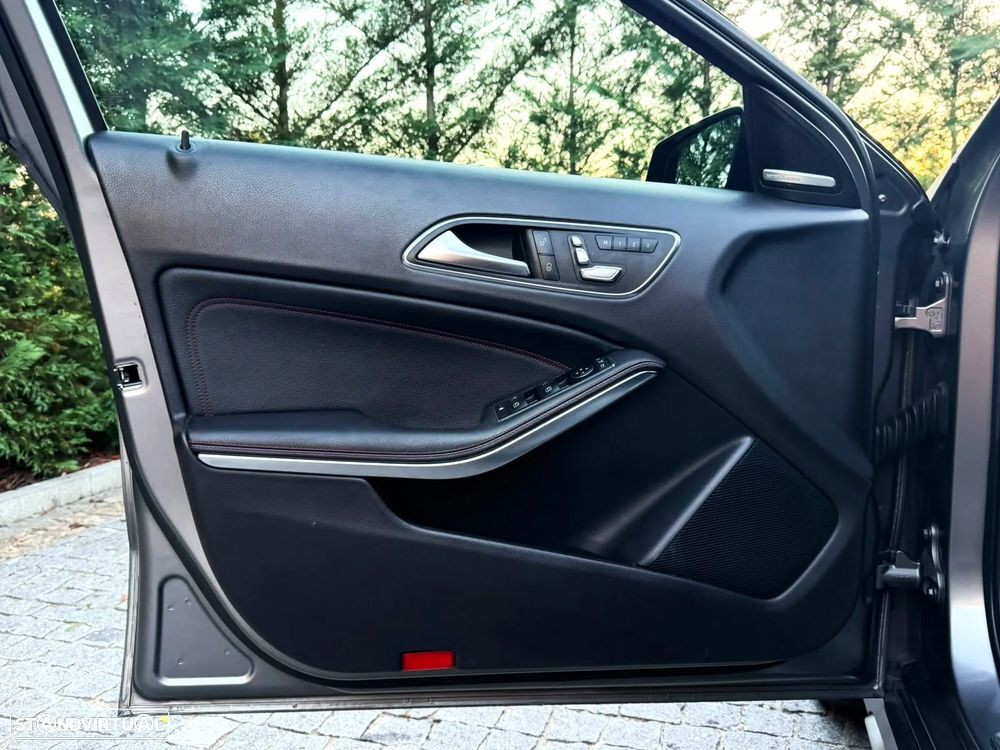 Mercedes-Benz A 45 AMG 4-Matic - 10