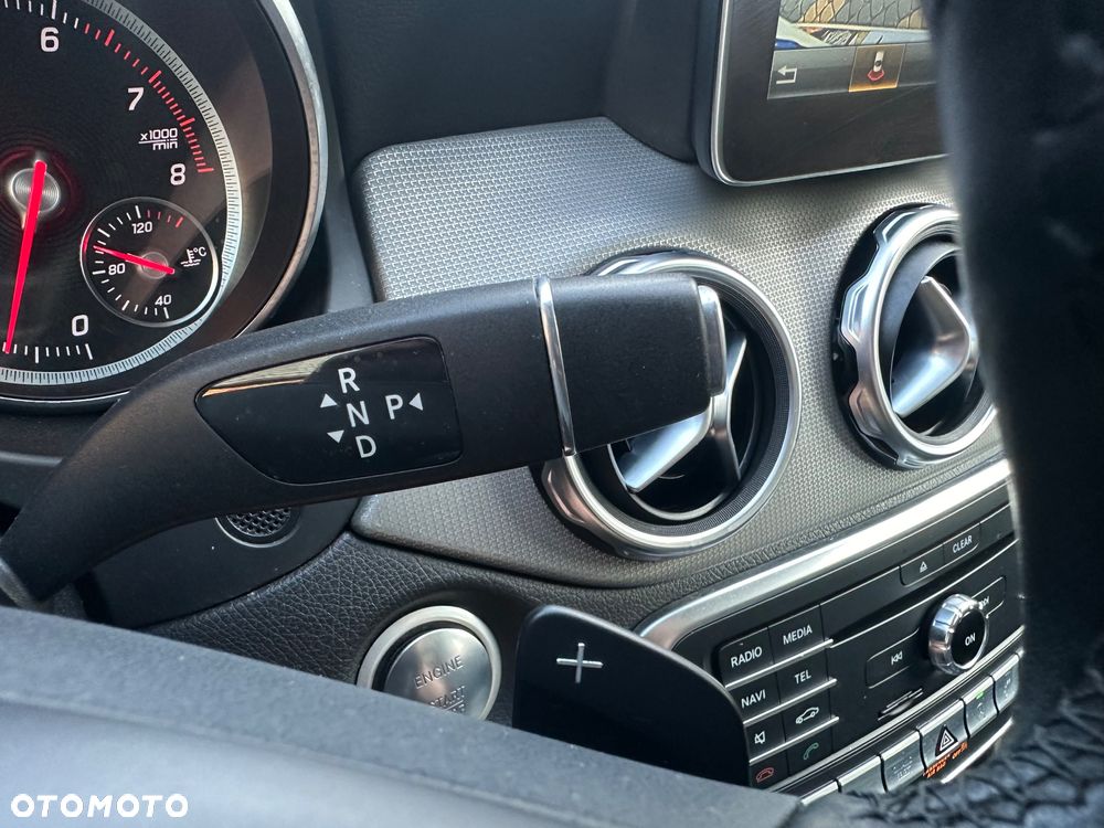 Mercedes-Benz GLA - 33