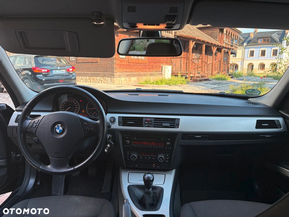 BMW Seria 3 318i - 14