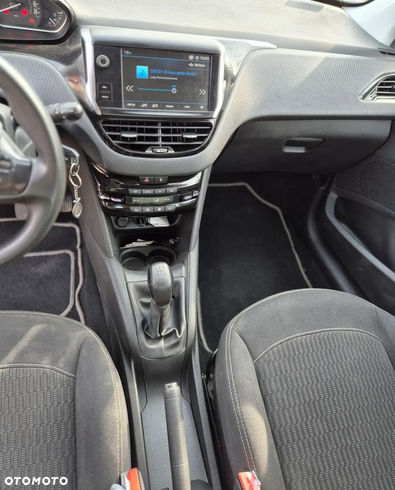 Peugeot 208 1.6 BlueHDi Allure S&S - 12