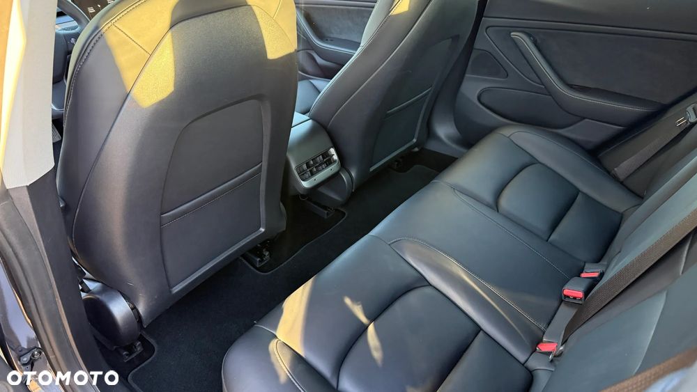 Tesla Model 3 Langstreckenbatterie Allradantrieb Dual Motor - 17