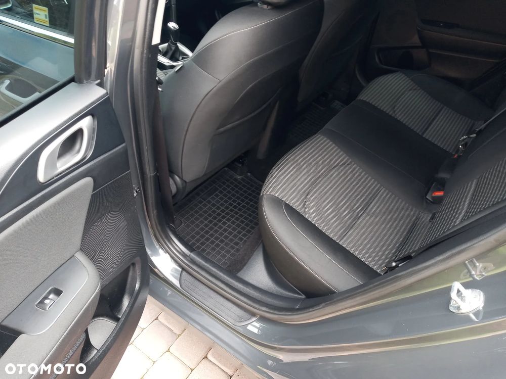 Kia Ceed 1.5 T-GDI M - 26