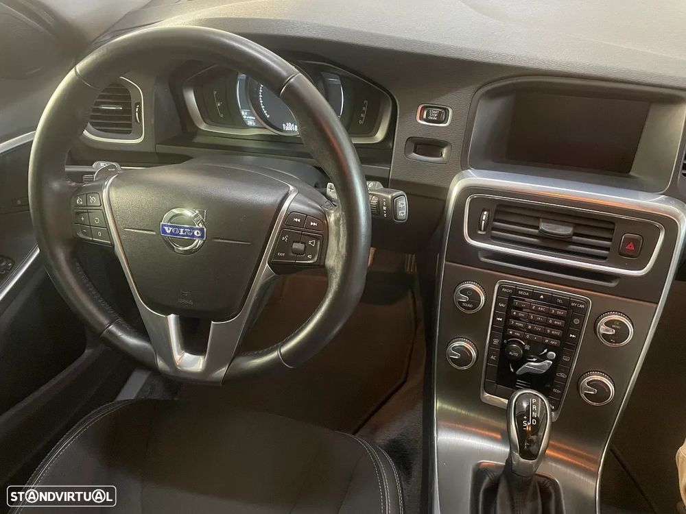 Volvo V60 Cross Country 2.0 D3 Momentum Geartronic - 16