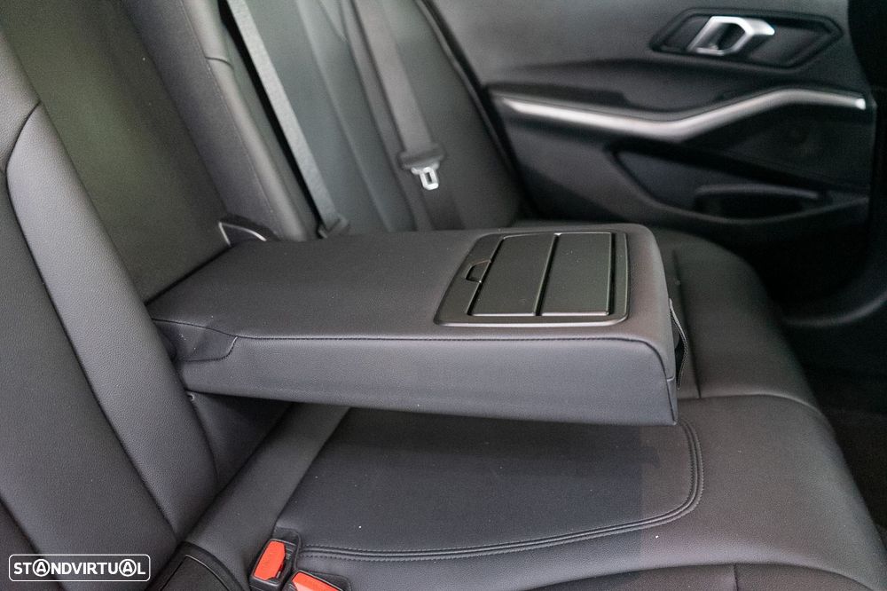 BMW 318 d Aut. Sport Line - 48