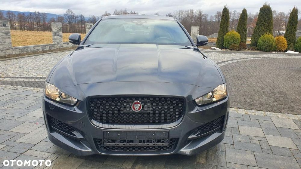 Jaguar XE 2.0 D AWD R-Sport - 2