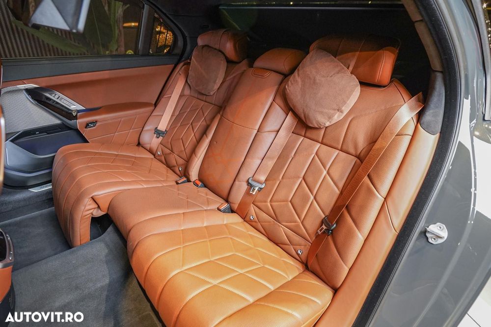 BMW Seria 7 740d xDrive MHEV - 24