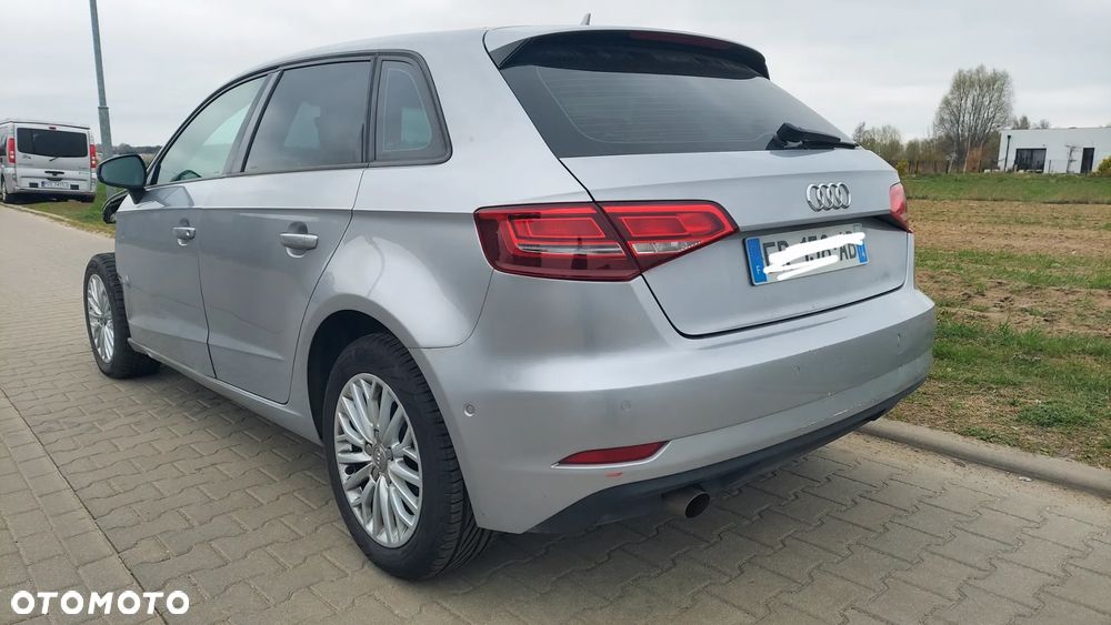 Audi A3 Sportback 1.6 TDI S tronic sport - 2