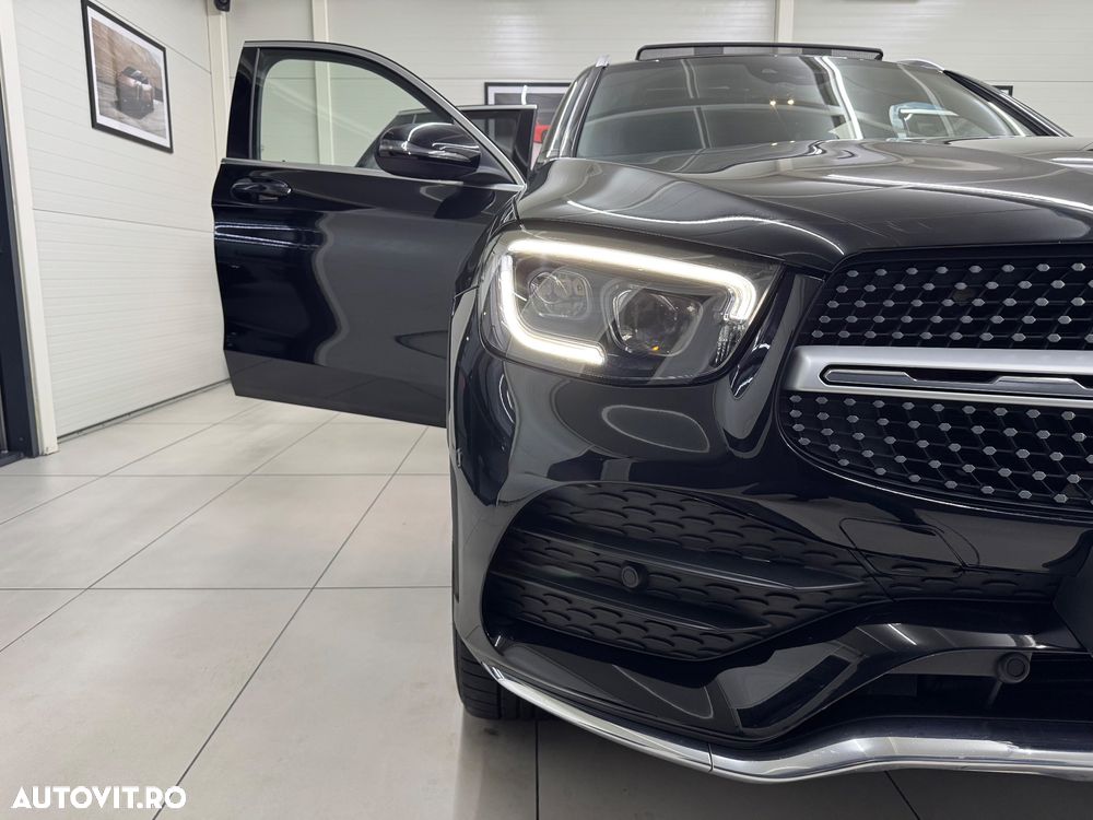 Mercedes-Benz GLC 300 e 4Matic 9G-TRONIC AMG Line - 32