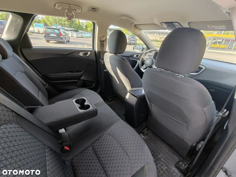 Kia Ceed 1.6 CRDi mHEV L Business Line - 15