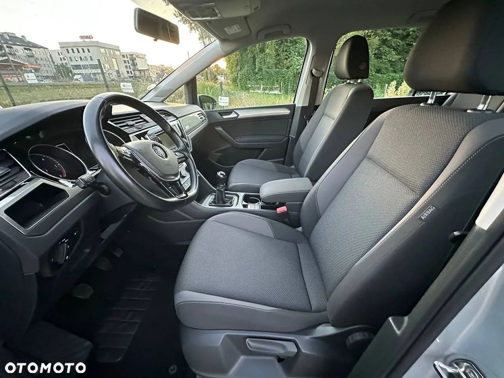 Volkswagen Touran - 16